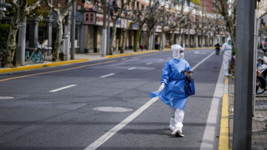 চীনে করোনার নতুন ঢেউ, সপ্তাহে আক্রান্ত হবেন সাড়ে ৬ কোটি মানুষ