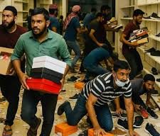 সারাদেশে গ্রেপ্তার ৪৯ ব্যবসাপ্রতিষ্ঠান ভাঙচুর-লুটপাটের ঘটনায়