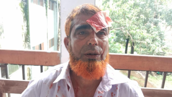 হত্যা মামলায় সাক্ষ্য দেওয়ায় ঝালকাঠি আদালত চত্বরে সাক্ষীকে হাতুড়িপেটা