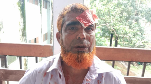 হত্যা মামলায় সাক্ষ্য দেওয়ায় ঝালকাঠি আদালত চত্বরে সাক্ষীকে হাতুড়িপেটা