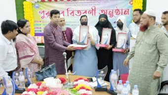 লালমোহনে বৃত্তিপ্রাপ্ত কৃতি শিক্ষার্থীদের ক্রেস্ট ও সনদ প্রদান