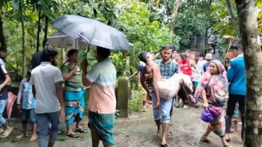 ছেলেকে হত্যা করে থানায় আত্মসমর্পণ করলেন বাবা-মা