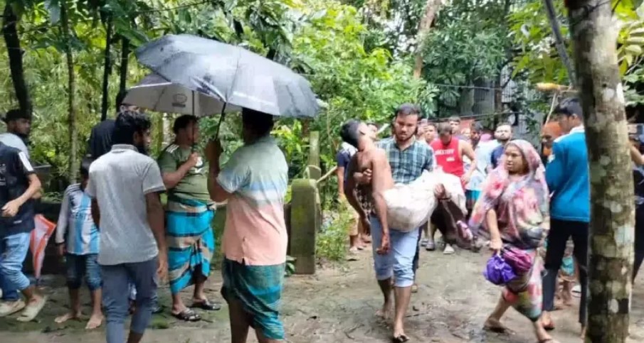 ছেলেকে হত্যা করে থানায় আত্মসমর্পণ করলেন বাবা-মা