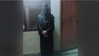পুলিশি তল্লাশিতে বোরকা খুলতেই মেয়ে হয়ে গেল ছেলে!