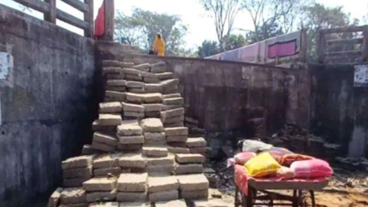 বাউফলে সেতুর সংযোগ সড়ক নাই, ভোগান্তিতে জনসাধারণ