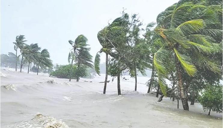 অস্বাভাবিক জোয়ারে তলিয়ে গেছে বরিশাল, পানিবন্দি লাখো মানুষ