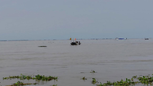 ভোলার মেঘনা নদীতে বালু বোঝাই বাল্কহেড ডুবি