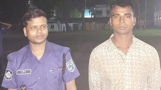 সেনা কর্মকর্তা সেজে প্রতারণা, যুবক আটক