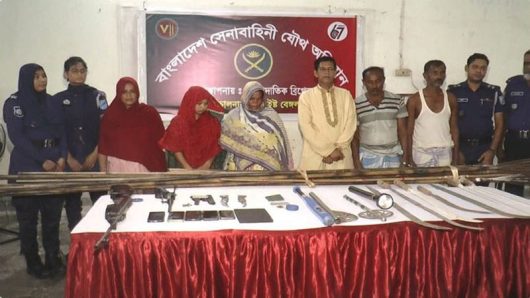 বিপুল অস্ত্র উদ্ধার, বৈষম্যবিরোধী নেতার বাবাসহ আটক ৬