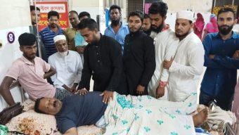 সড়ক দুর্ঘটনায় আহত যুবদল নেতা কবিরের শারীরিক খোঁজ-খবর নিলেন মহানগর বাস্তহারা দলের নেতৃবৃন্দ