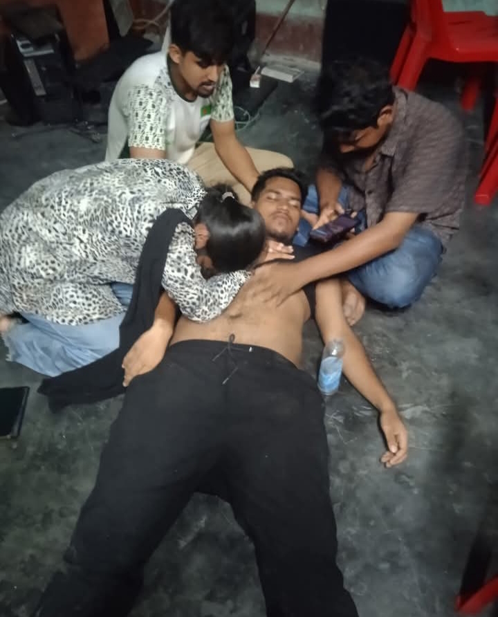 বরিশাল সেবাচিম হাসপাতাল সংস্কার করার আন্দোলনকারীদের উপরে সন্ত্রাসীর হামলা