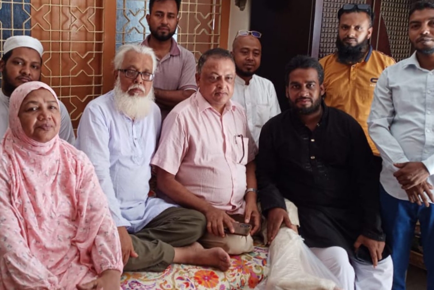 কেন্দ্রীয় কমিটির সাধারণ সম্পাদক তুহিন কে দেখতে বরিশাল মহানগর বাস্তহারা দলের নেতৃবৃন্দ
