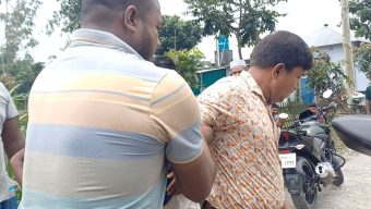 রাস্তার কাজে অনিয়ম, অস্বীকার করায় এলজিইডি কর্মচারীকে গণপিটুনি