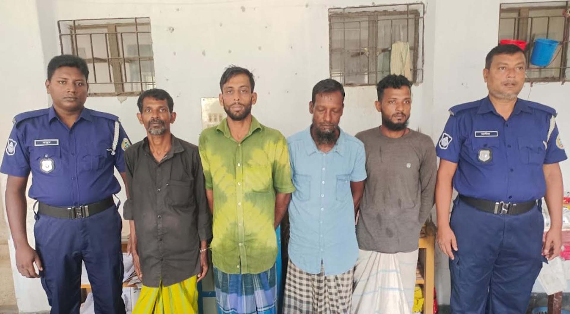 মহিপুরে গাঁজা সেবনের দায়ে ৪ জনের কারাদণ্ড