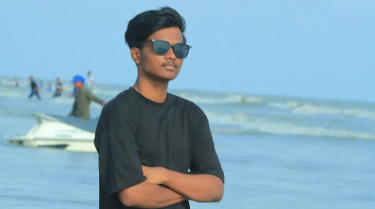 কুয়াকাটা সমুদ্রসৈকতে নেমে পর্যটক নিখোঁজ