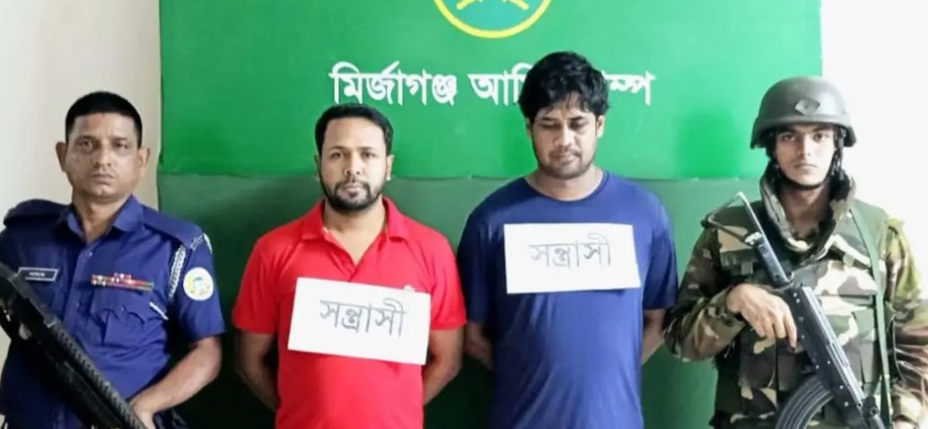 মির্জাগঞ্জে সন্ত্রাসী কর্মকাণ্ডে জড়িত থাকায় ৩ জন গ্রেপ্তার