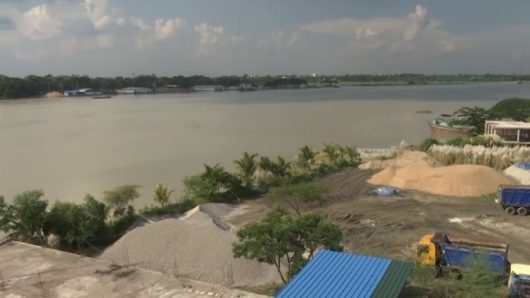 দক্ষিণাঞ্চলে নদ-নদী দখলের হিড়িক, প্রশাসন নীরব!
