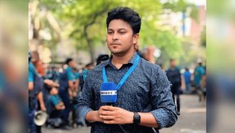 সাংবাদিকের লাইভ চলা ফোন নিয়ে দৌড় দিল ছিনতাইকারী