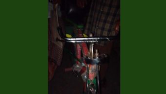 রাতের আঁধারে কৃষি পণ্য পরিবহন ভ্যান বিতরণ করলেন তালতলী কৃষি কর্মকর্তা