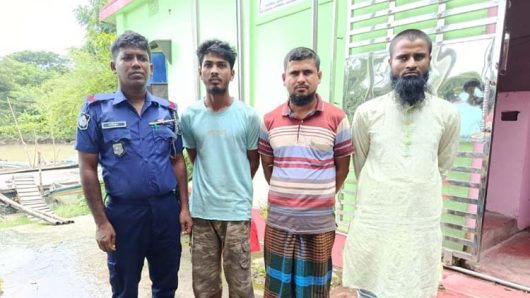 হিজলায় মেঘনা নদীতে জাহাজ ডুবির ঘটনায় পাল্টাপাল্টি মামলা