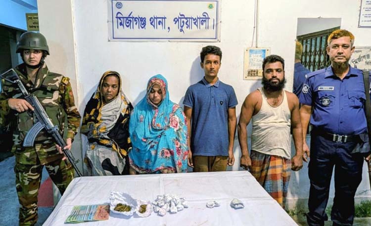 মির্জাগঞ্জে মাদক কারবারি ও চোরাই মালামাল সহ ৪ জন গ্রেপ্তার