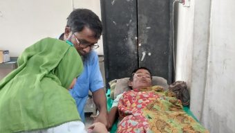 পাঁচ দিন সাগরে ভেসে জীবিত ফিরলেন জেলে মোরশেদ