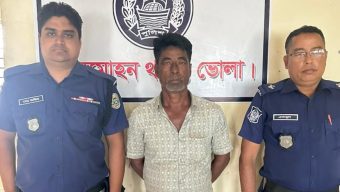 লালমোহনে ভারতীয় নাগরিক আটক