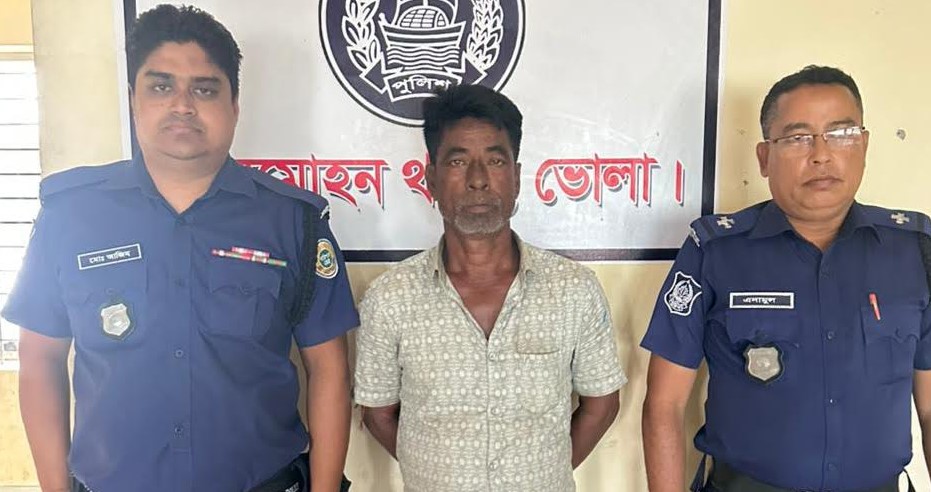 লালমোহনে ভারতীয় নাগরিক আটক