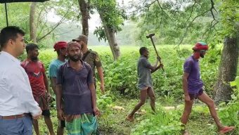 কলাপাড়ায় অবৈধ বালু উত্তোলনের বিরুদ্ধে অভিযান, জরিমানা ও কারাদণ্ড