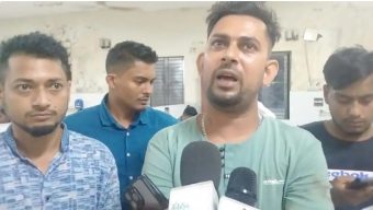 বরিশালে স্বেচ্ছাসেবক দলনেতাকে কোপালেন ছাত্রদল নেতা