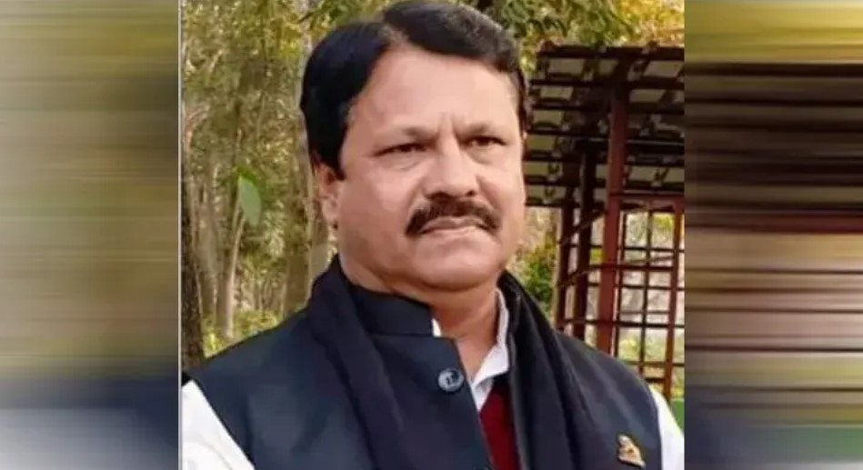 বাকেরগঞ্জ পৌরসভার সাবেক মেয়র লোকমান ডাকুয়া গ্রেপ্তার