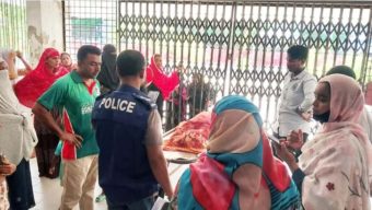 কুকুরের তাড়া খেয়ে ড্রেনে পড়ে স্কুলছাত্রীর মৃত্যু