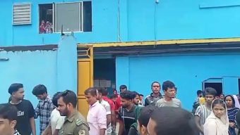 বকেয়া বেতনের দাবিতে ফরচুনে বিক্ষোভ, শ্রমিকদের ওপর হামলার অভিযোগ