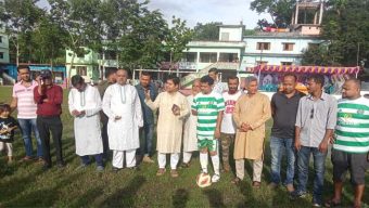 উজিরপুরে ডাকবাংলা ফুটবল লীগের শুভ উদ্ধোধন করেন-ইউএনও আলী সুজা