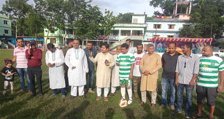 উজিরপুরে ডাকবাংলা ফুটবল লীগের শুভ উদ্ধোধন করেন-ইউএনও আলী সুজা
