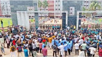 শেবাচিম হাসপাতালের সামনে ফের উত্তেজনা, ধাওয়া-পাল্টা ধাওয়া