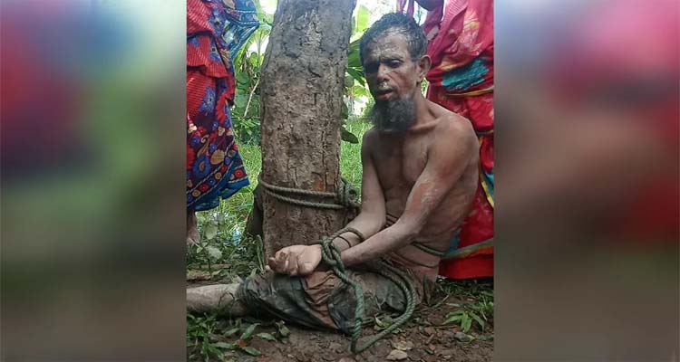 বাউফলে গাছে বেঁধে মধ্যযুগীয় কায়দায় ফেরিওয়ালাকে নির্যাতন