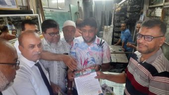 বরিশালে এ্যাডভোকেট আবুল কালাম শাহীন এর নেতৃত্বে ৩১ দফা বাস্তবায়নে লিফলেট বিতরণ
