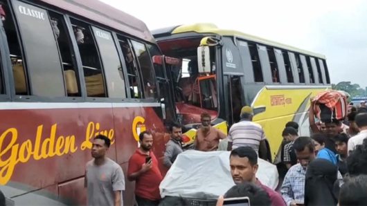বরিশাল-ঢাকা মহাসড়কে ২ বাসের মুখোমুখি সংঘর্ষে আহত ১৫