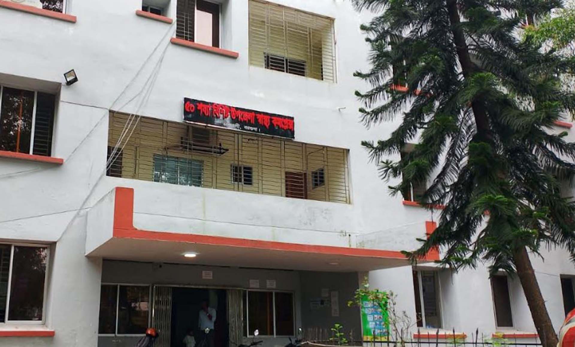 চারজন চিকিৎসক দিয়ে চলছে তালতলী উপজেলা স্বাস্থ্য কমপ্লেক্সে দুই লাখ মানুষের চিকিৎসা