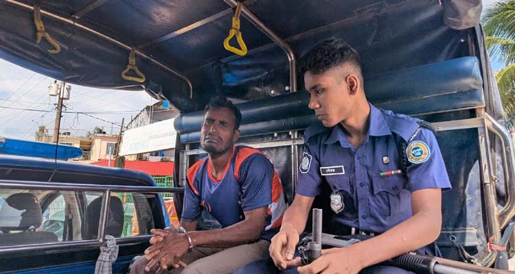 কুয়াকাটা সৈকত নারীদের গোসলের ভিডিও ধারণ, যুবকের কারাদণ্ড