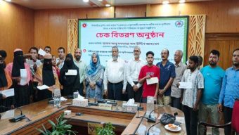 পিরোজপুরে সড়ক দুর্ঘটনায় নিহত ও আহতদের পরিবারকে আর্থিক সহায়তা প্রদান