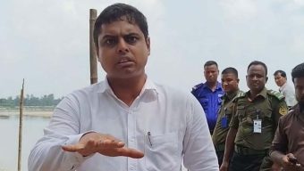 সাংবাদিকদের ‘সন্ত্রাসী’ বললেন ম্যাজিস্ট্রেট