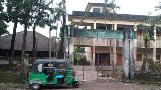 ৩৩ বছর ধরে বন্ধ লালমোহন পাবলিক লাইব্রেরী