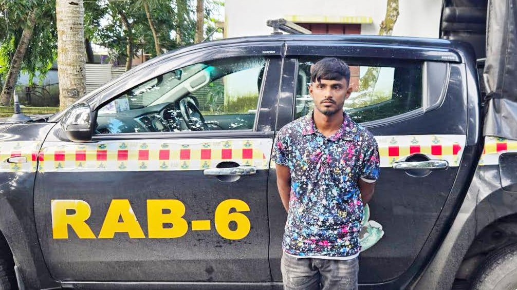 লালমোহনে বৃদ্ধাকে কুপিয়ে হত্যা, মামলার প্রধান আসামি গ্রেপ্তার