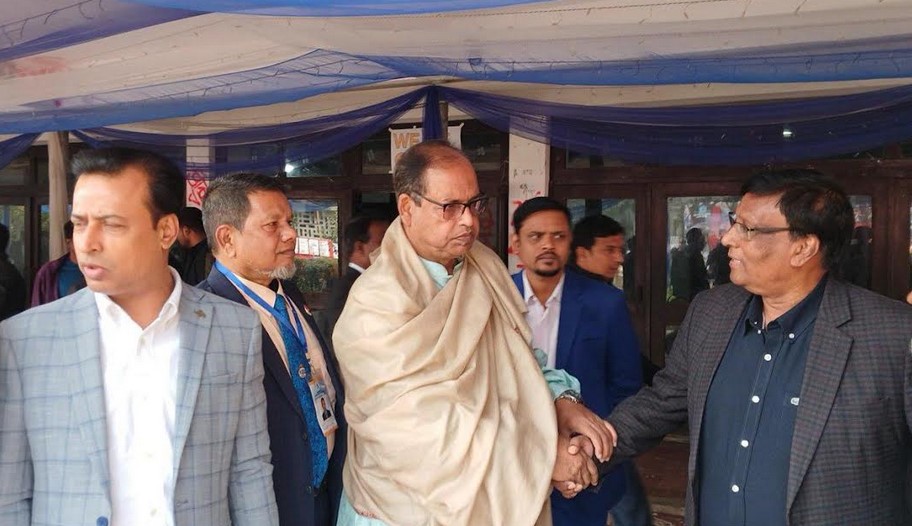 পিরোজপুর-২ আসনে বিএনপির মনোনয়ন প্রত্যাশী ক্লীণ ইমেজের ফকরুল আলম জনপ্রিয়তায় এগিয়ে