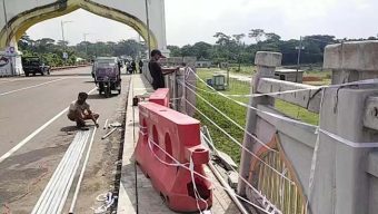 পিকআপের ধাক্কায় ভাঙলো পিরোজপুরের অষ্টম বাংলাদেশ-চীন মৈত্রী সেতুর রেলিং
