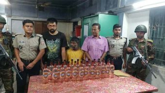 ওষুধের দোকানে মদ বিক্রি, বাবা-ছেলেসহ আটক ৩