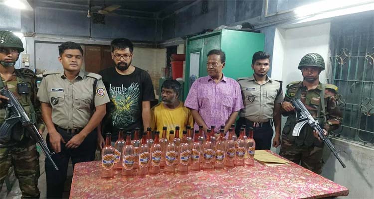 ওষুধের দোকানে মদ বিক্রি, বাবা-ছেলেসহ আটক ৩