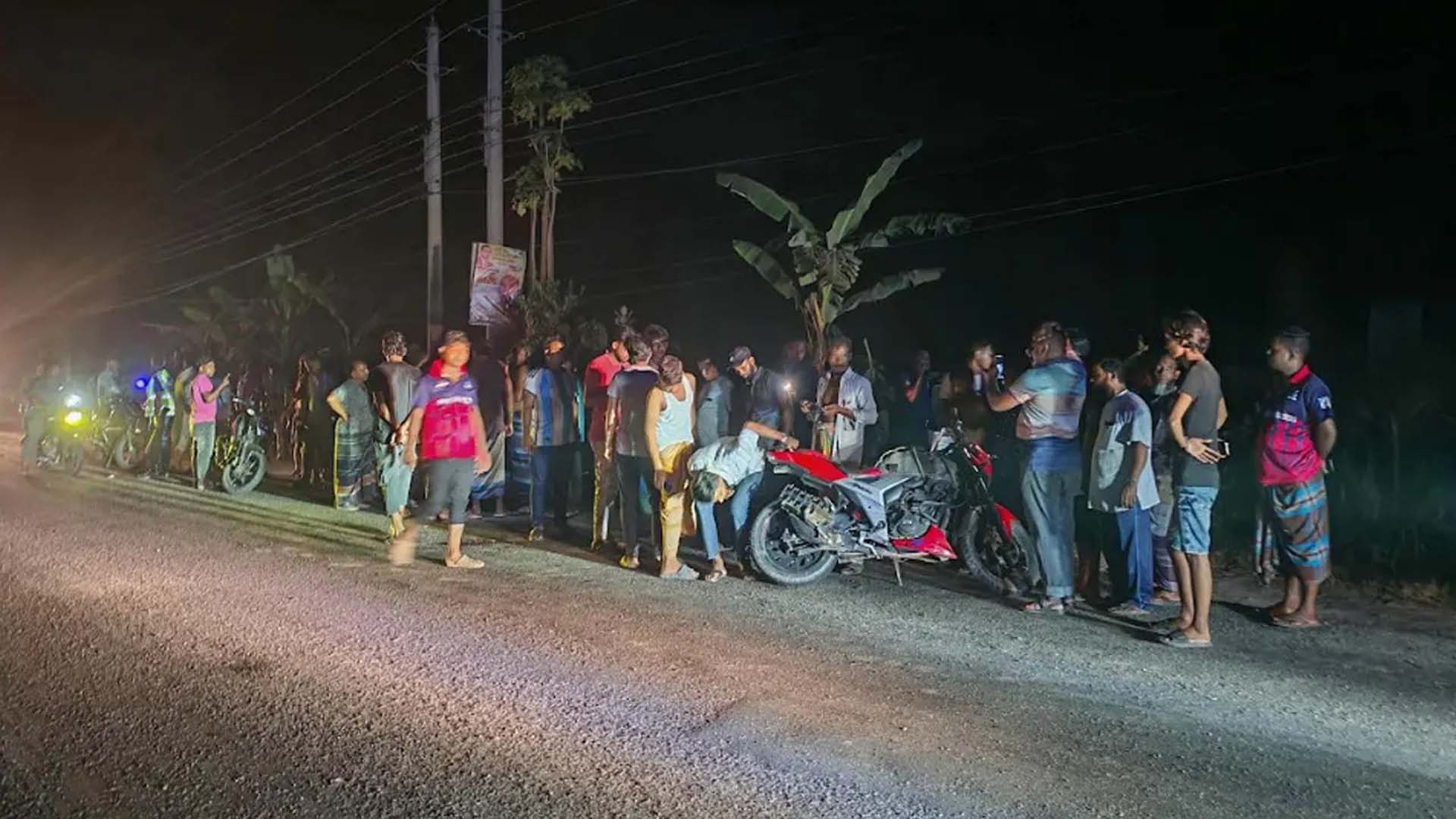 ৪ বন্ধু মিলে বাইক রেস, পথেই প্রাণ গেল ২ জনের